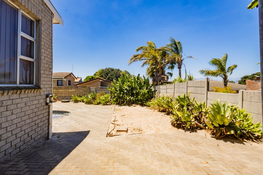 4 Bedroom Property for Sale in Blommendal Western Cape